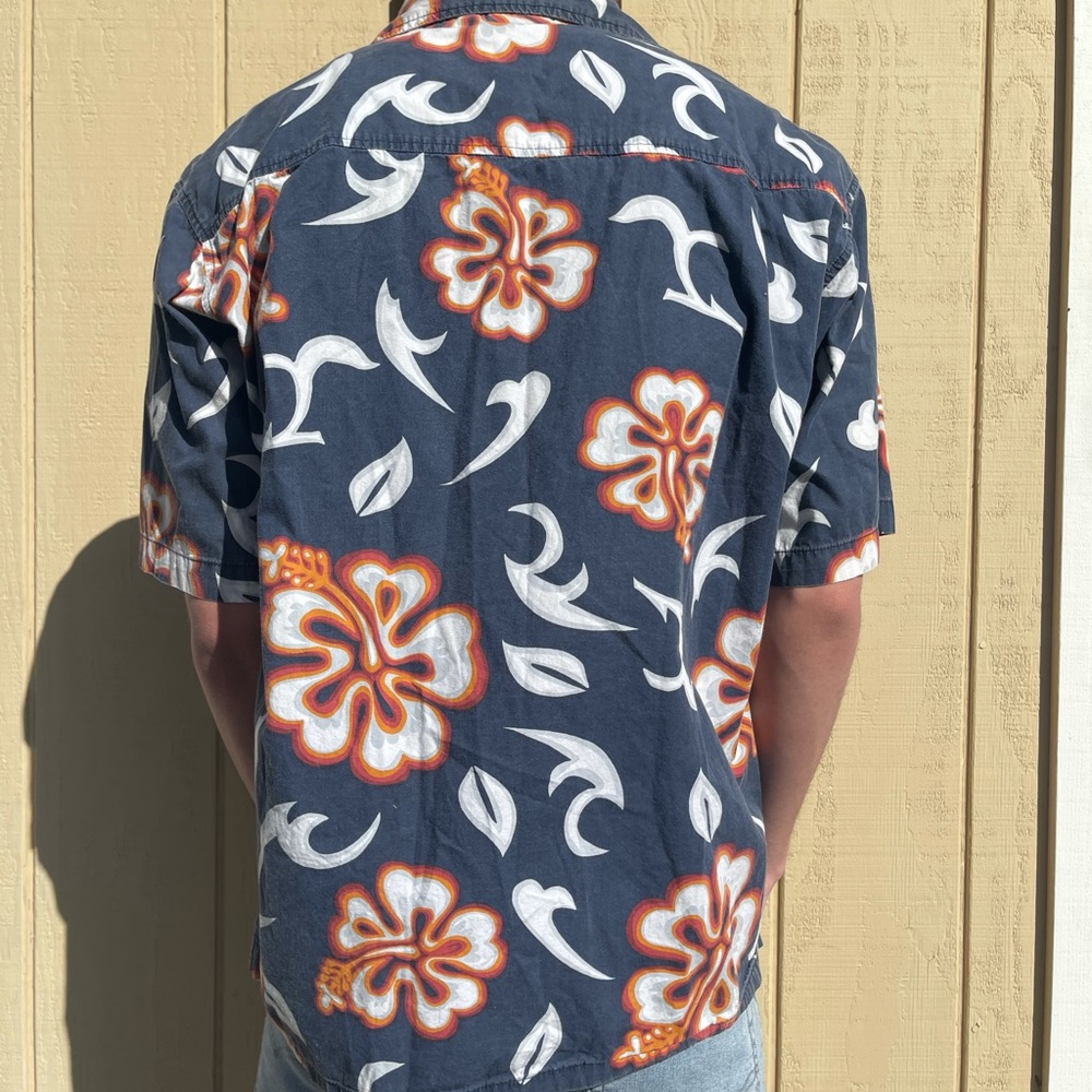 Hawaiian button up - Picture 2 of 4